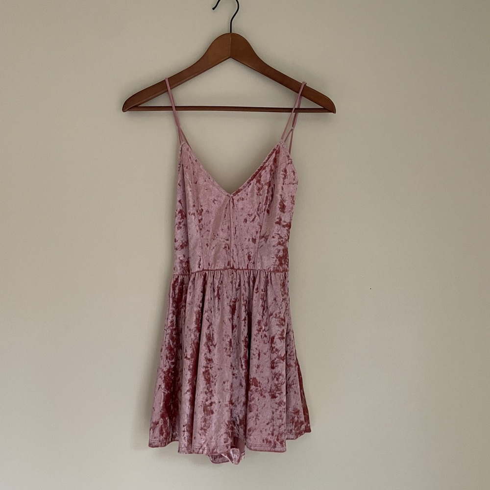 L.A. Hearts Velvet Romper in Crushed Pink